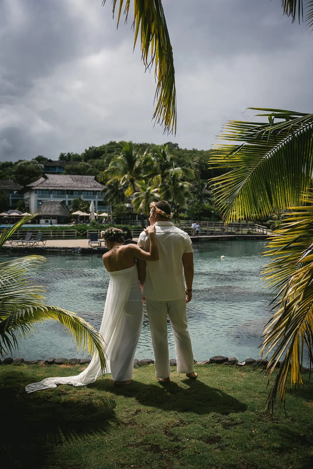 Intimate moment between the bride and the groom in French Polynesia
