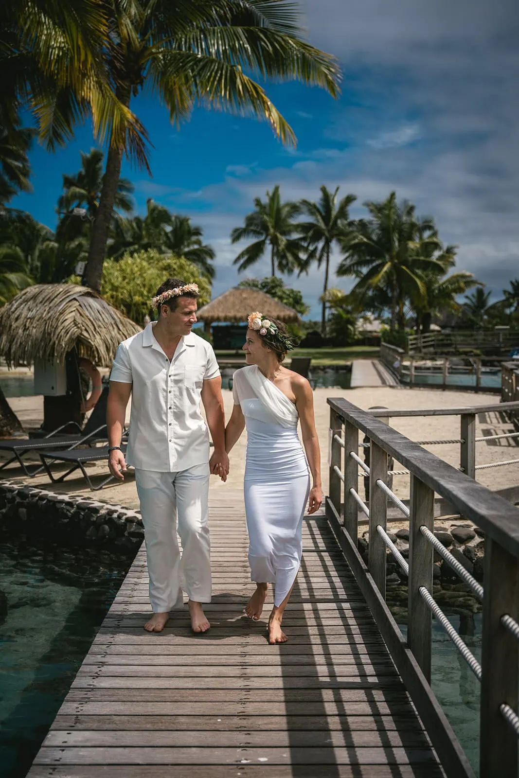 Romantic moment between the bride and the groom in French Polynesia