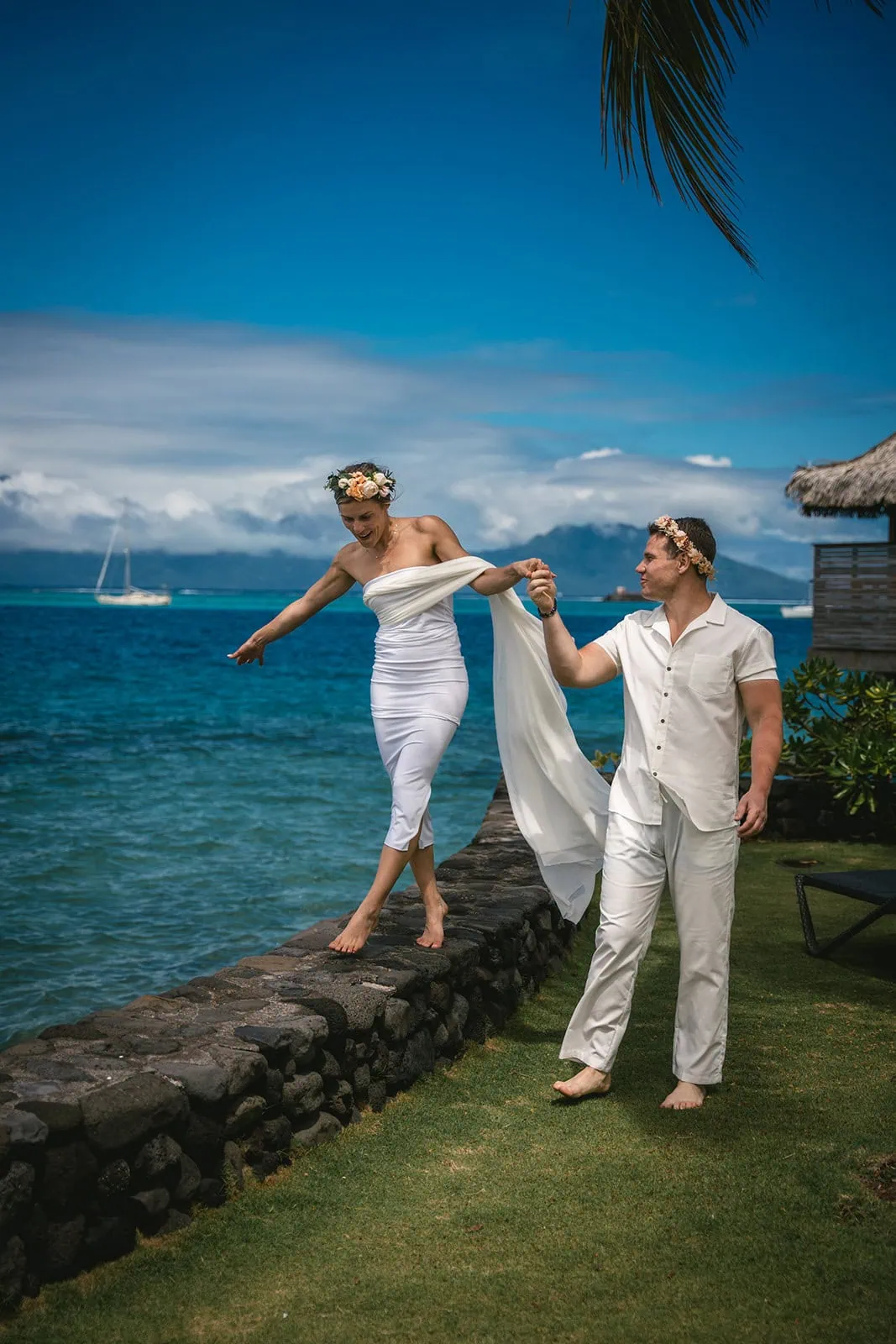 Kind moment between the bride and the groom in French Polynesia