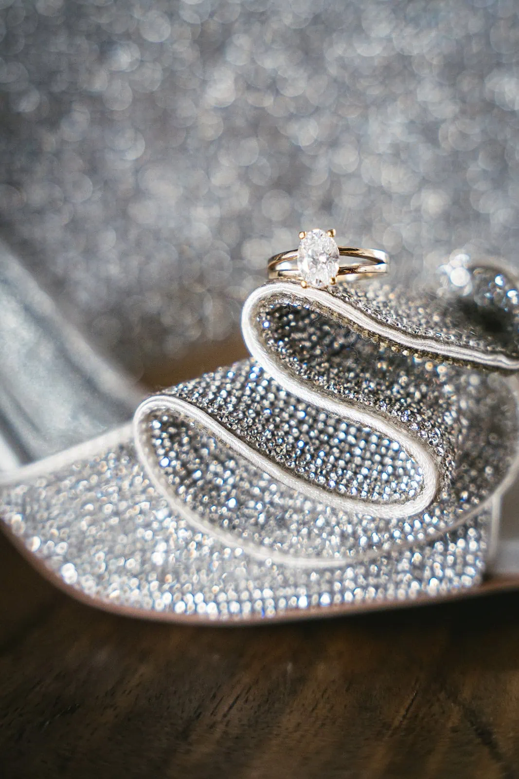 French Polynesia elopement: close-up of the jewelry