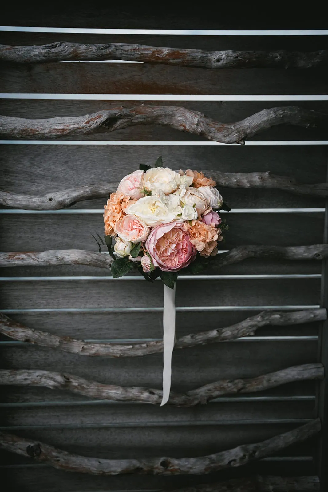 Detailed shot of the bride’s bouquet in French Polynesia."