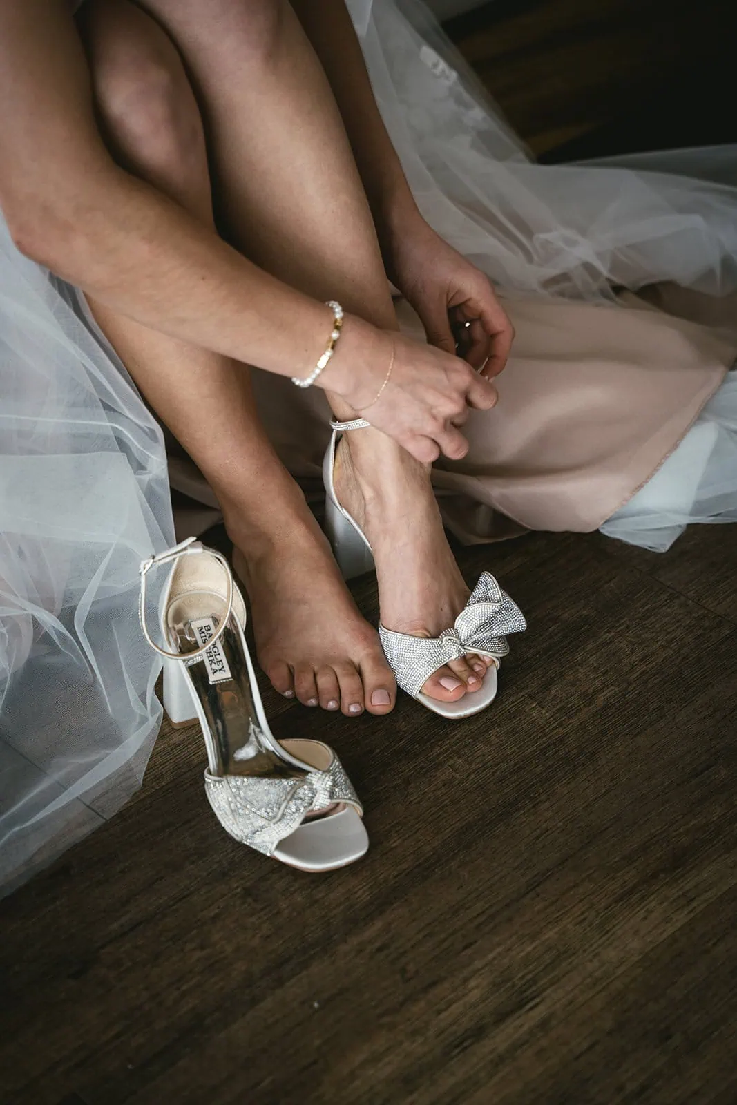 French Polynesia elopement: bride putting her shoes
