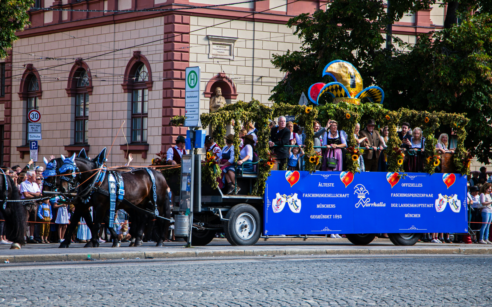 Elopement festivals ideas - Oktoberfest