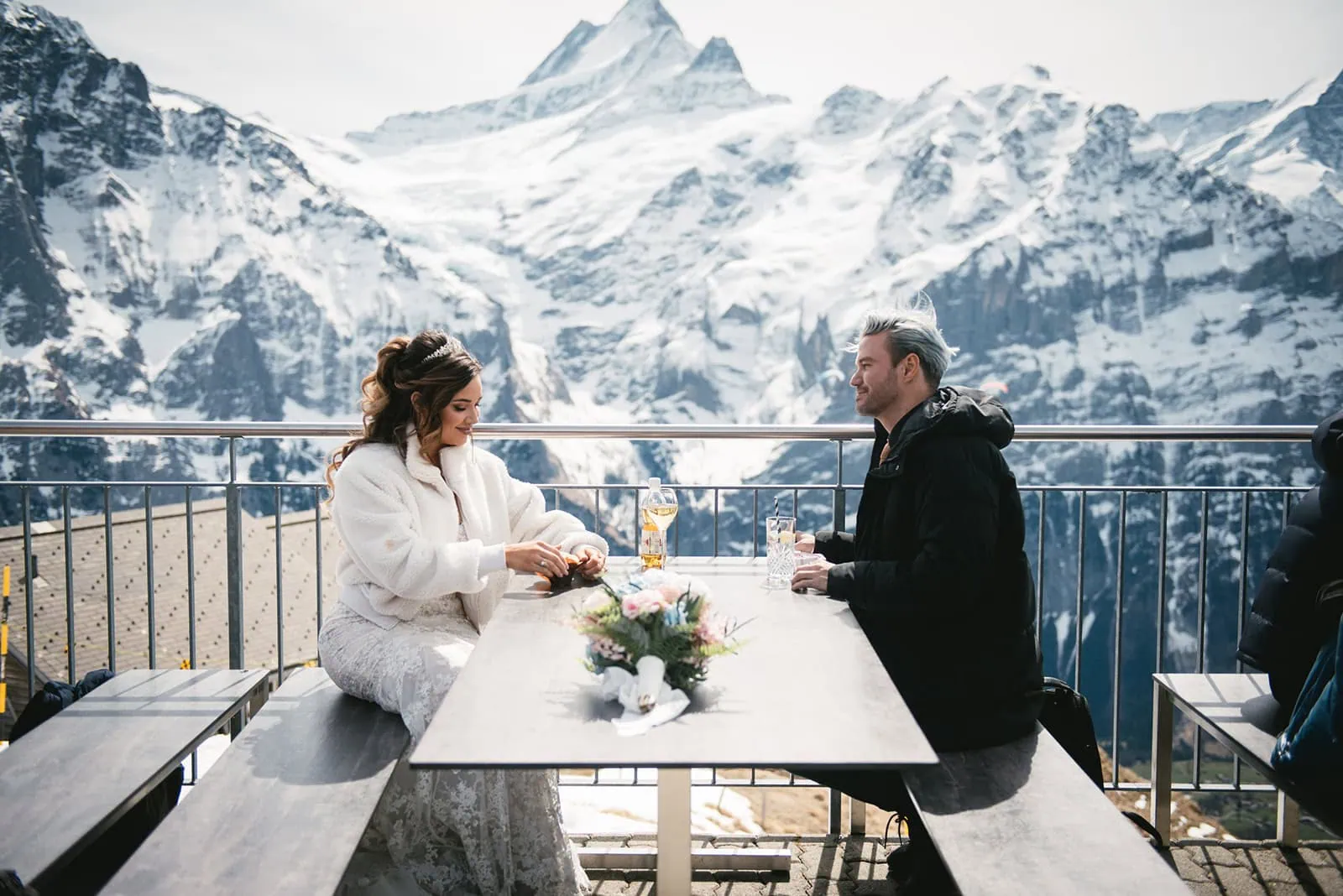 Elopement in the snow warm drinks