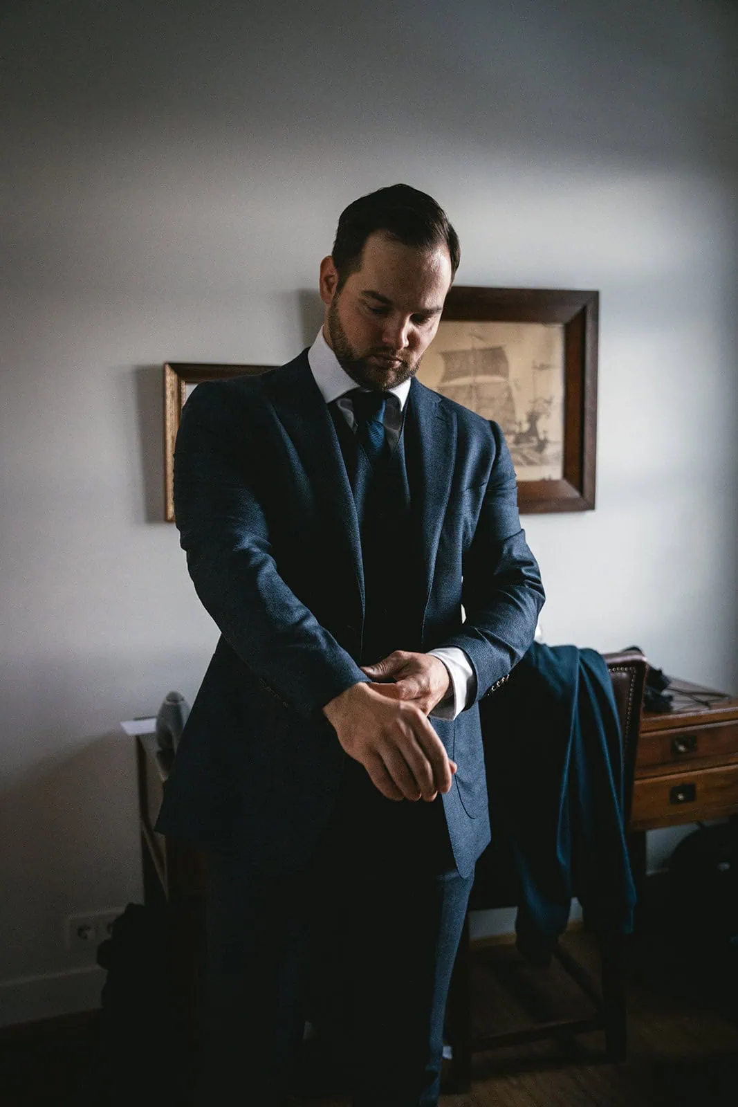 Iceland elopement: Groom's set-up