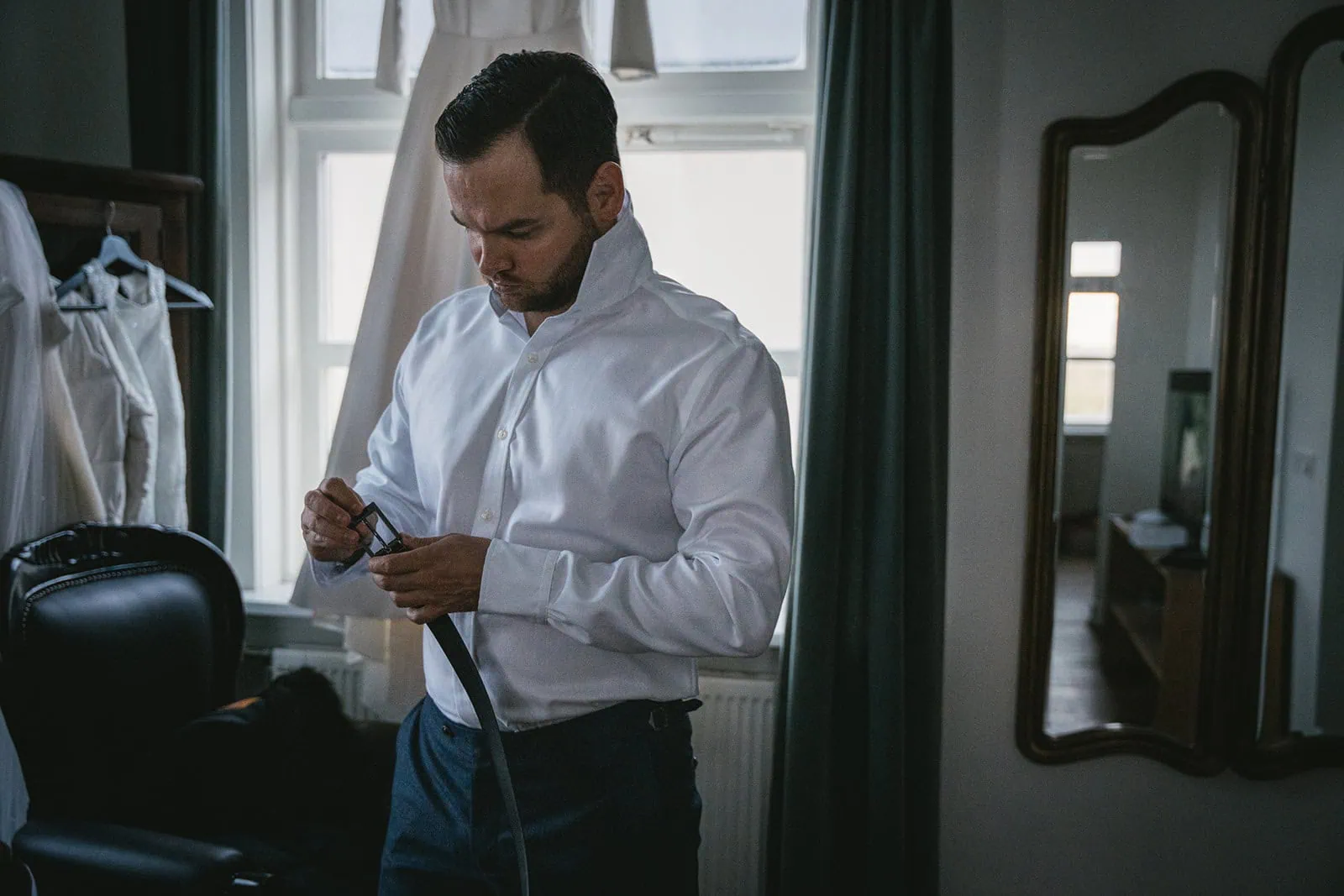 Iceland elopement: Groom's set-up