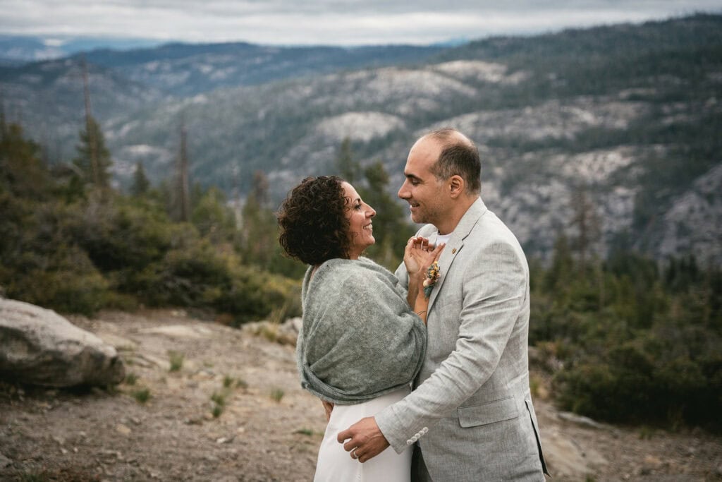 Calaveras elopement: Romantic gaze in a beautiful day, with promises of tomorrow