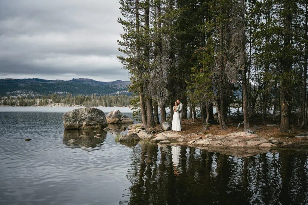 Calaveras elopement: Intimate moments by a secluded lake