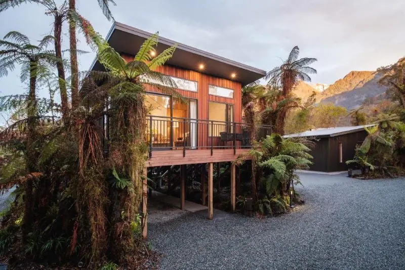 Where to stay in your New Zealand elopement - Rainforest Retreat