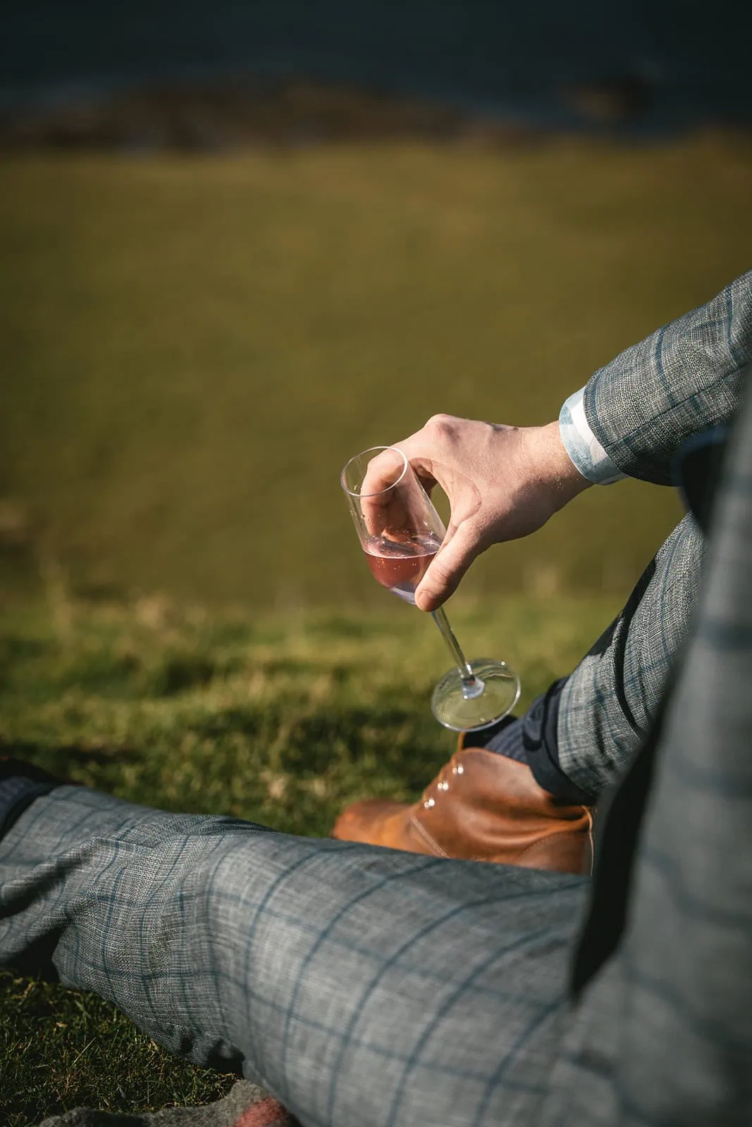 Elegant picnic with champagne flutes and a view of Skye’s hills during an elopement in Scotland