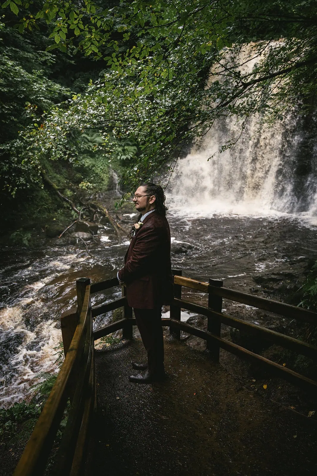 Dunluce Castle elopement : groom near a stunning waterfall