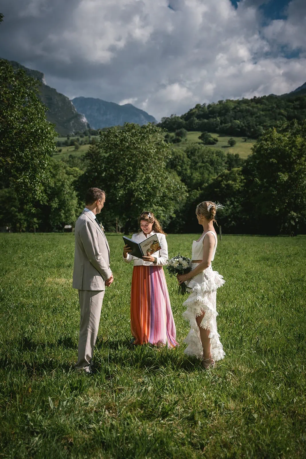 Moving ceremony during an Asturias elopement in Spain