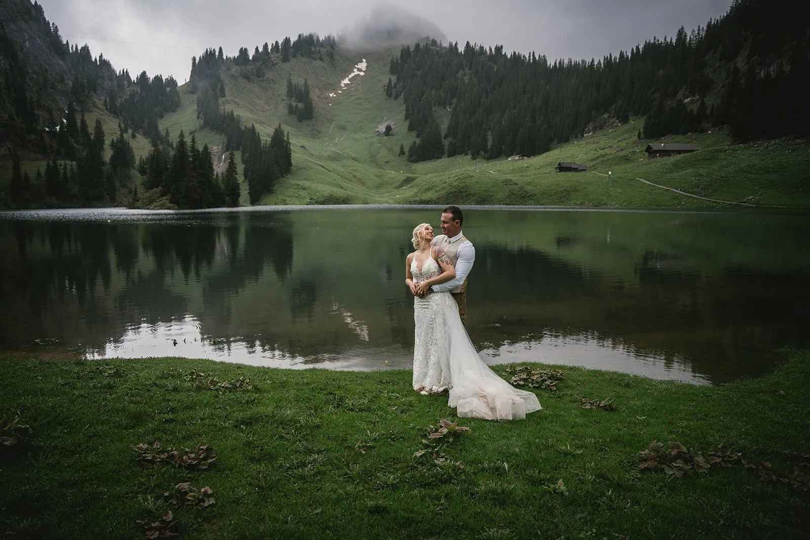 Switzerland elopement with breathtaking lake views