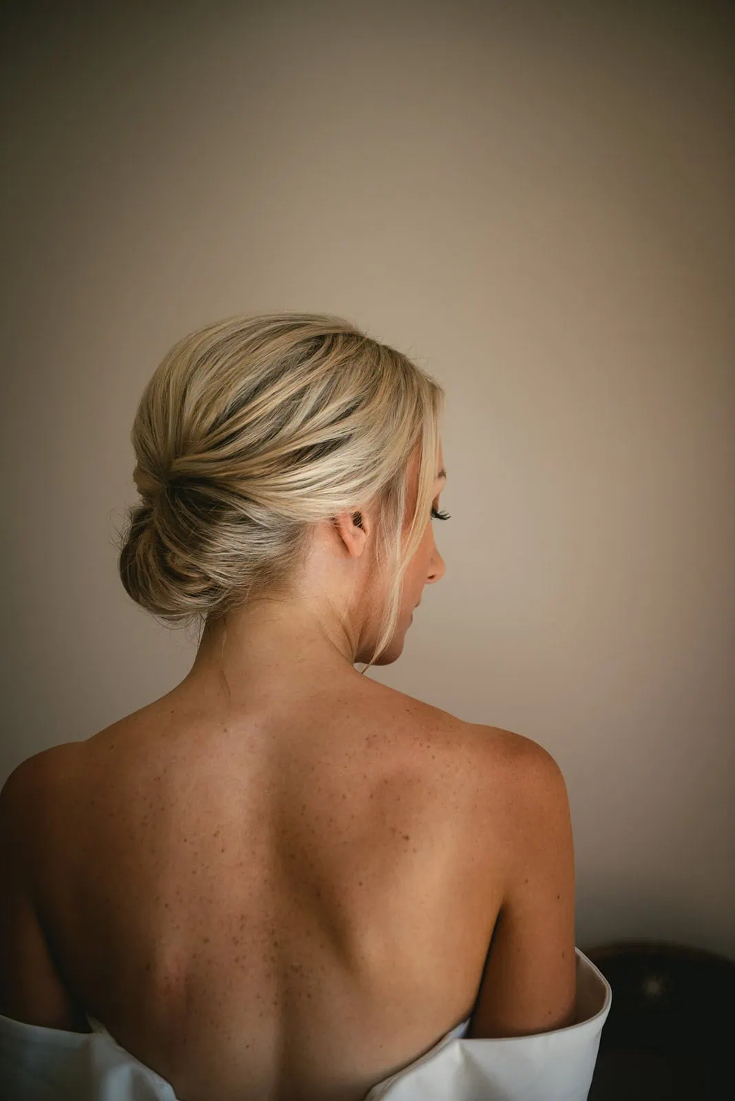 Close-up of the bride's hair at this stunning South of France elopement