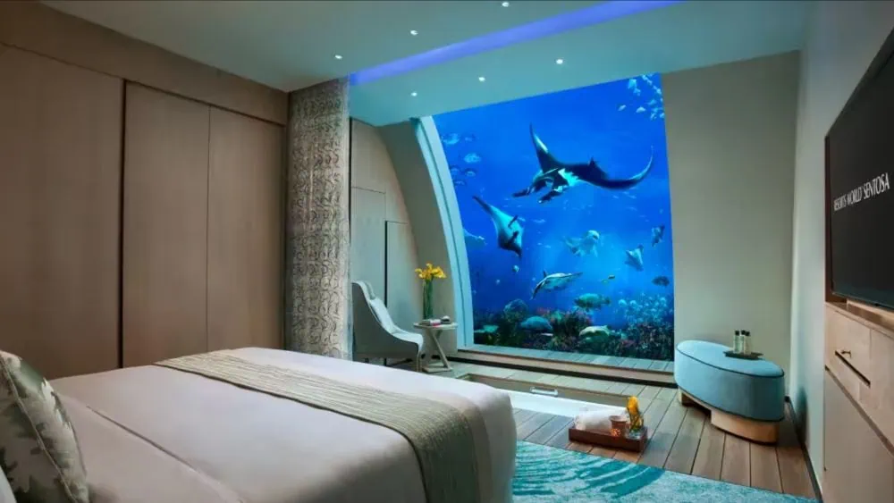 Underwater elopement in hotels – Resorts World Sentosa in Singapore