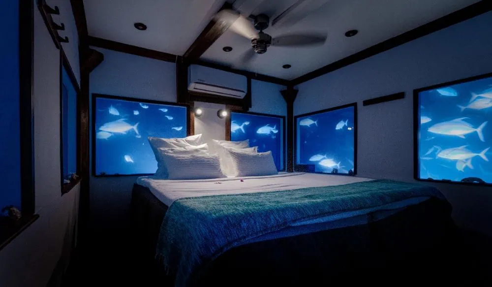 Underwater elopement in hotels – The Manta Resort in Tanzania