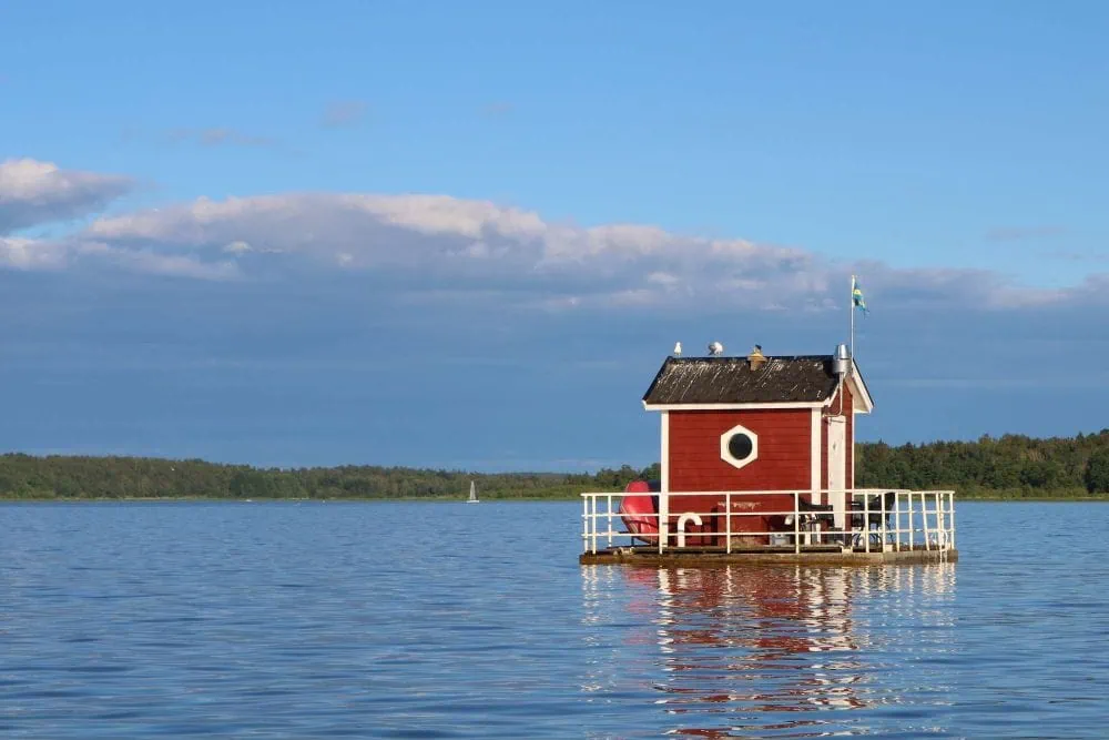 Underwater elopement in hotels – Utter Inn in Sweden