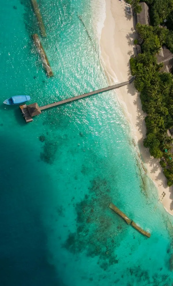 Underwater elopement locations – Baa Atoll in Maldives