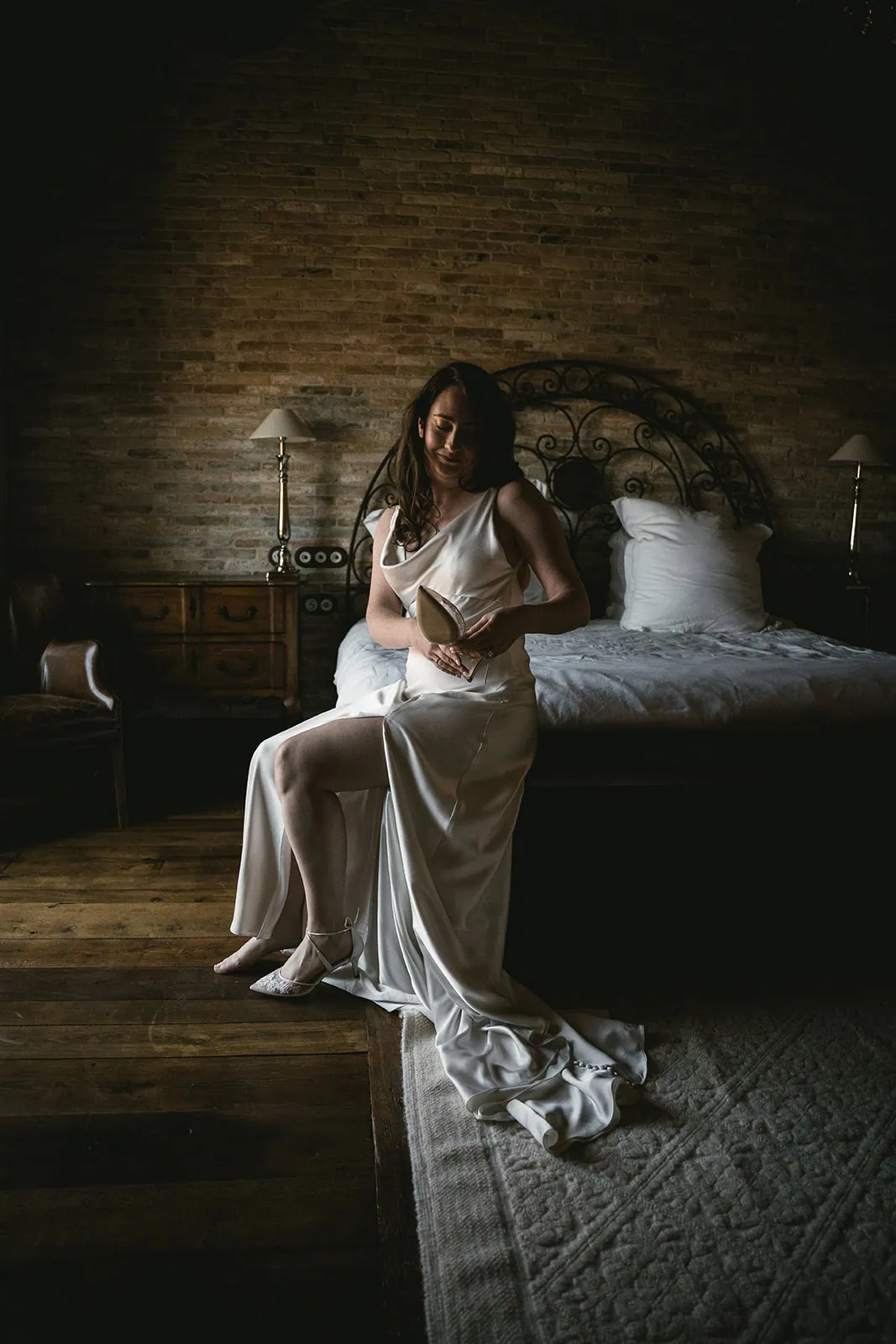 Last details during the bride's getting ready during a Corsica elopement