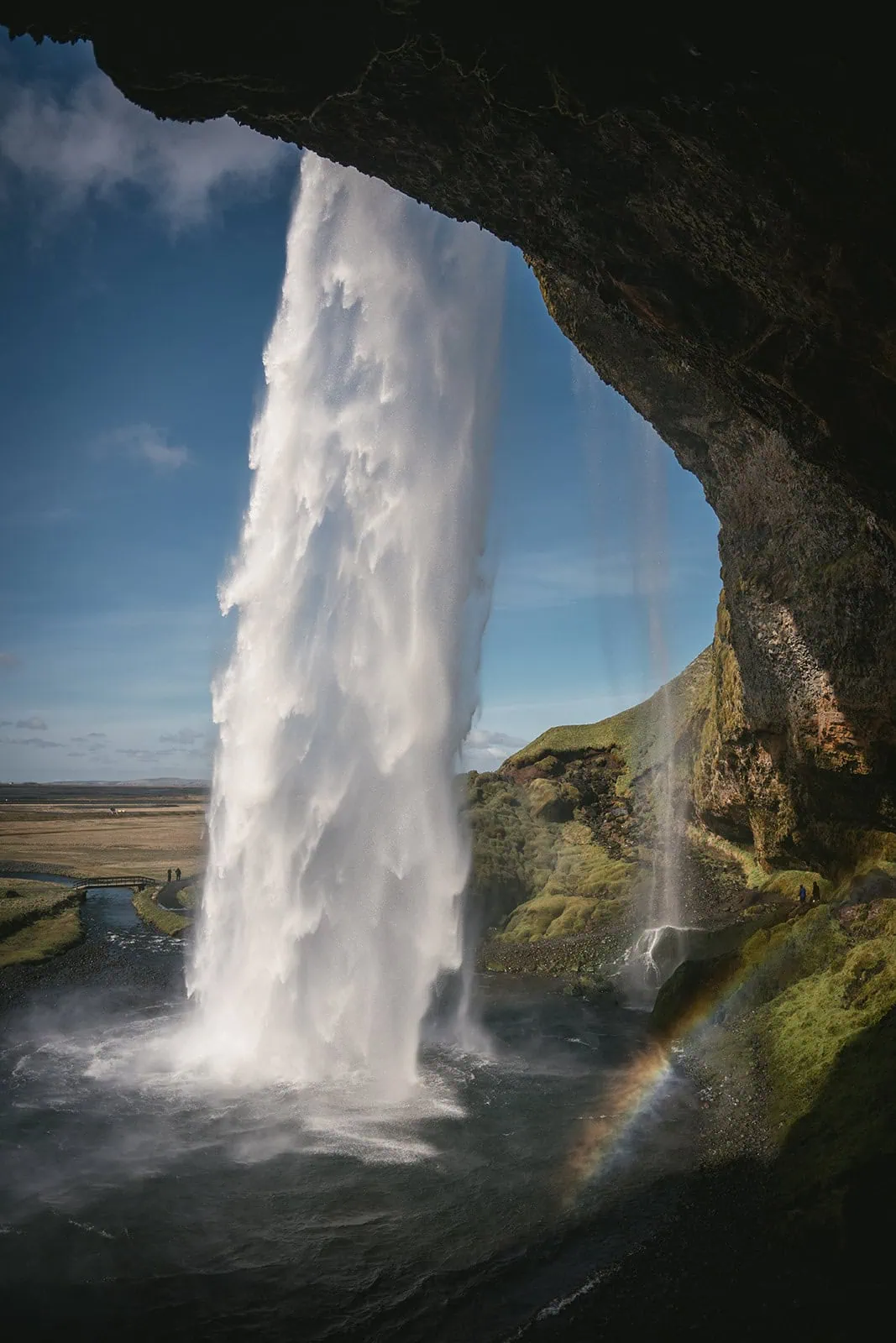 Reynisfjara elopement: the rough beauty of an Icelandic waterfall
