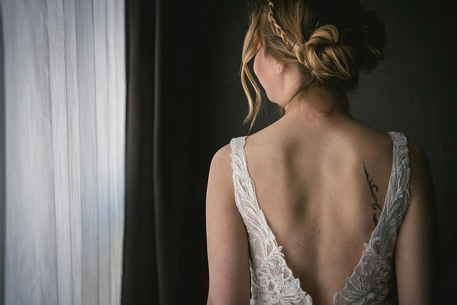 Reynisfjara elopement: Back of the bride's dress