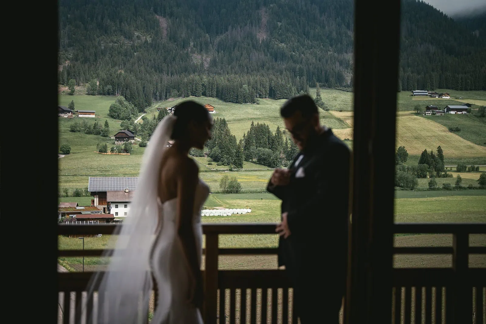 First look magic at the edge of the mountains – Dolomites elopement bliss
