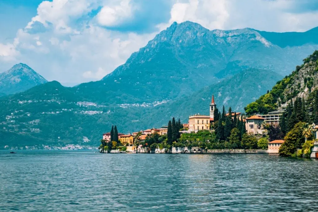 How to elope legally in Lake Como
