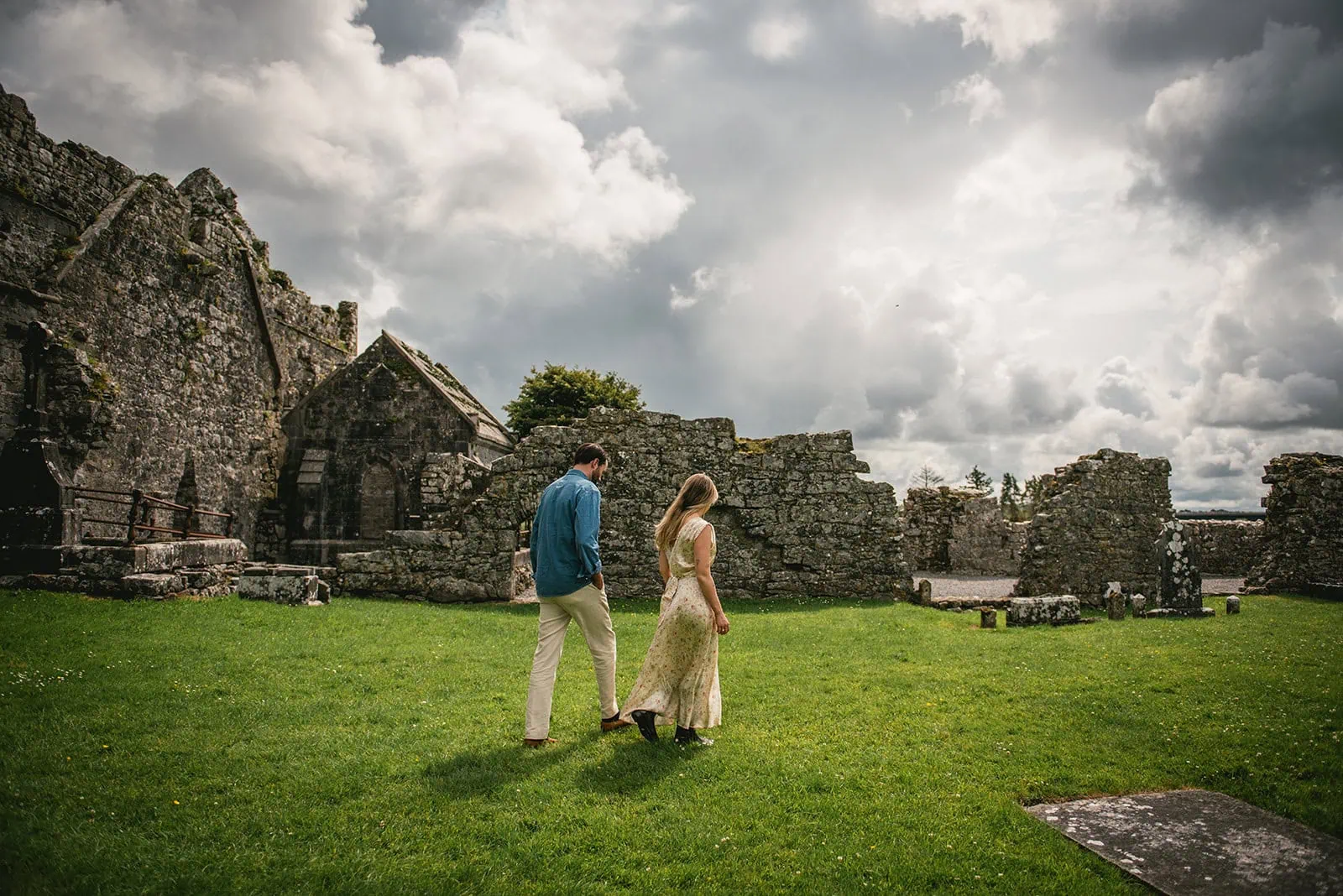 Exploring ruins in the heart of nature in an Ireland elopement