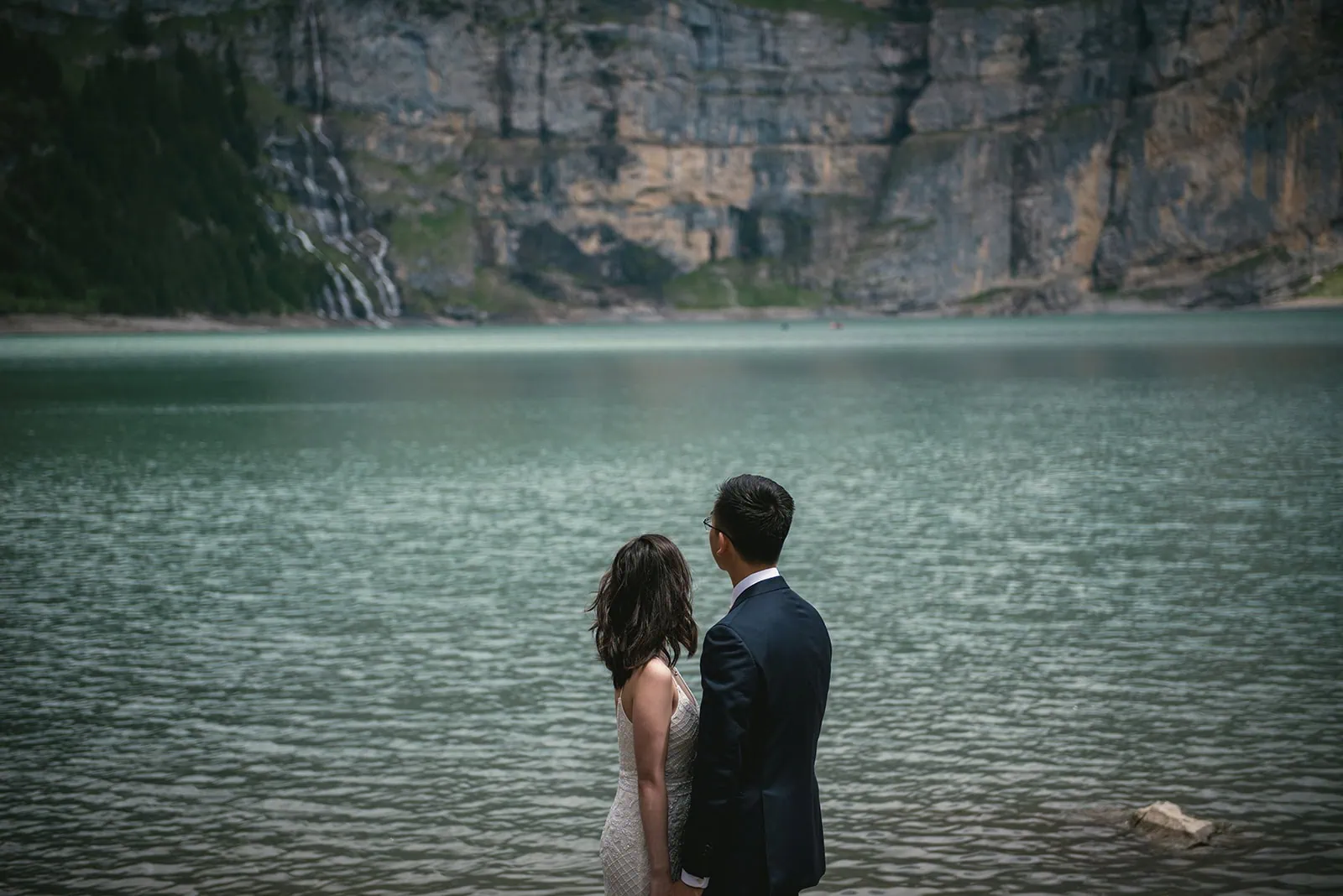 A ceremony held in silence and stillness at their Oeschinensee elopement