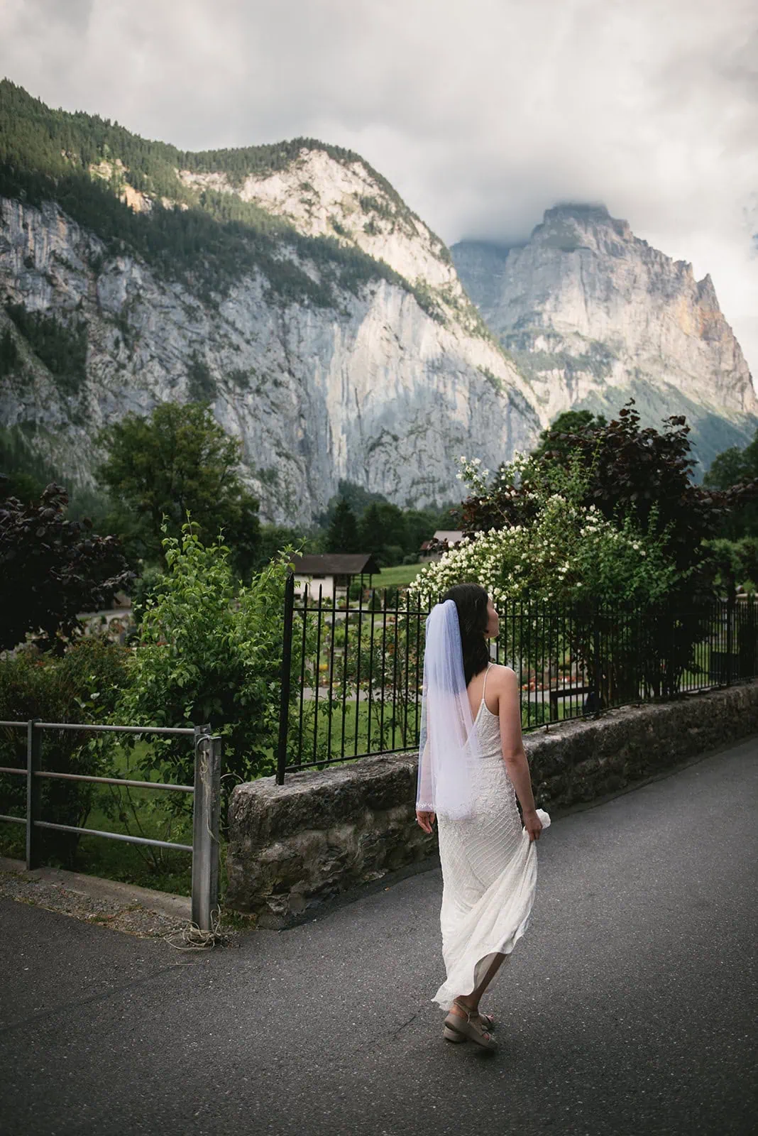 Bride walking to the last sport of her Oeschinensee elopement, enjoying it until the last minute