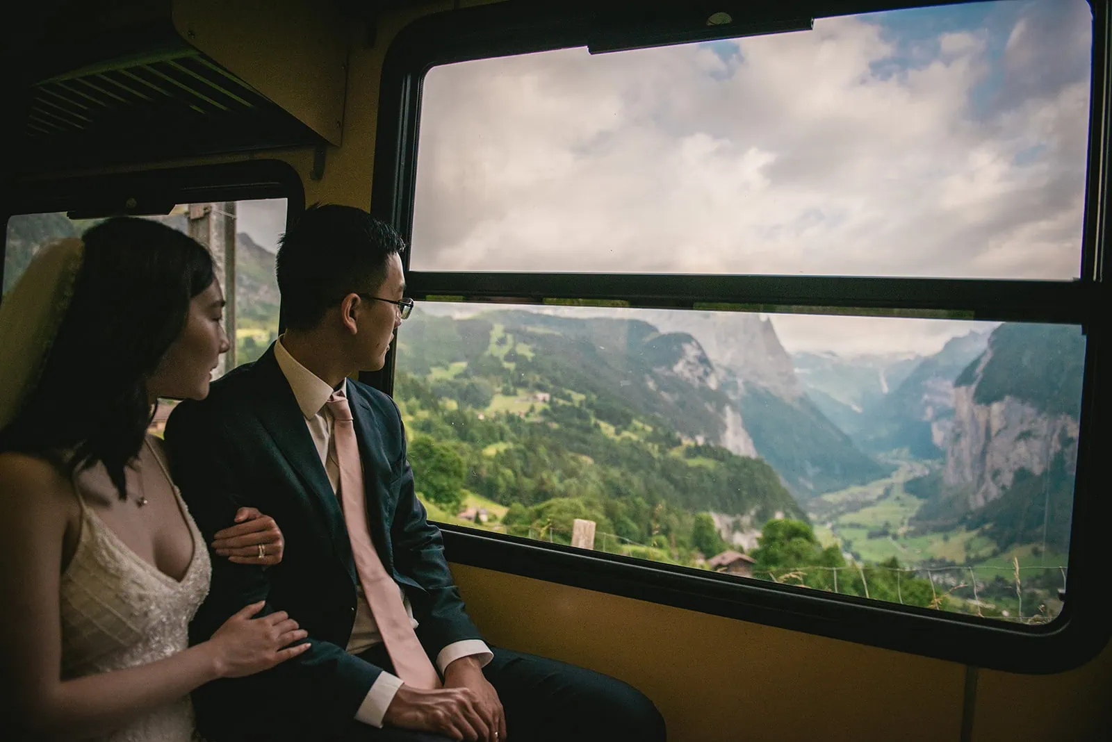 The return with the electric shuttle offered stunning landscapes after their Oeschinensee elopement