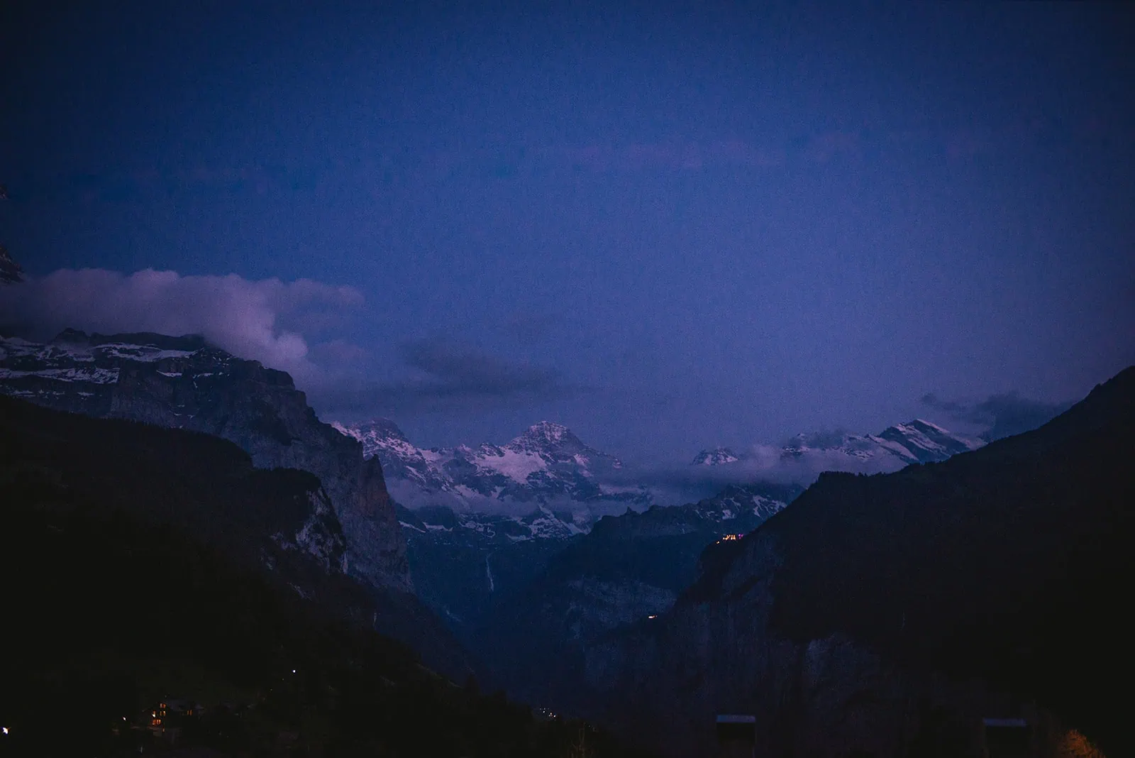 This Oeschinensee elopement was for mountain lovers and stargazers