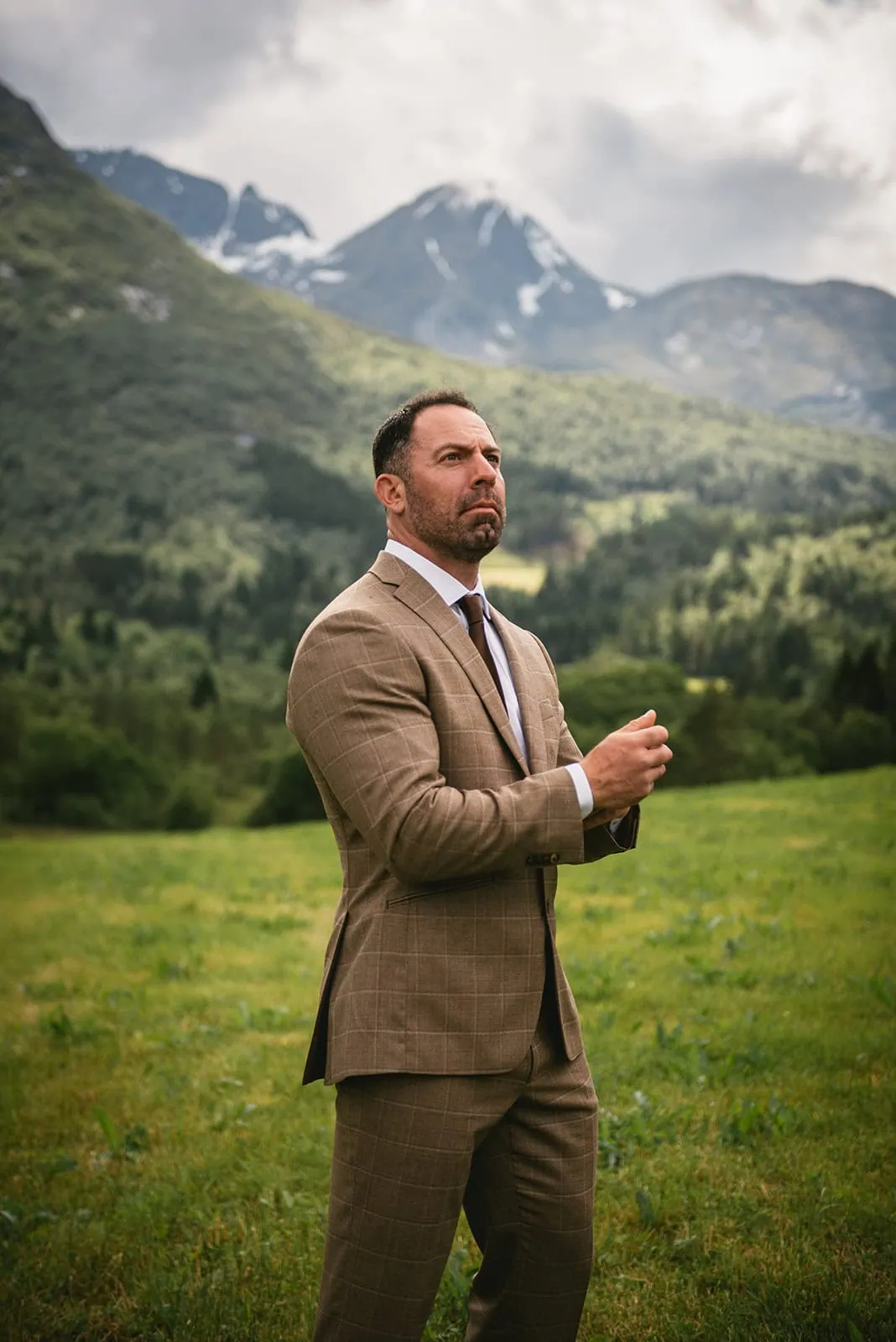 Portrait of the room at the beginning of his fjords elopement