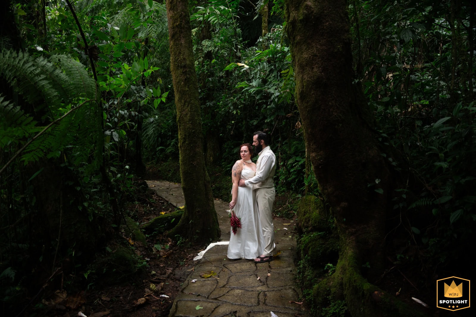 Couple eloping in Costa Rica